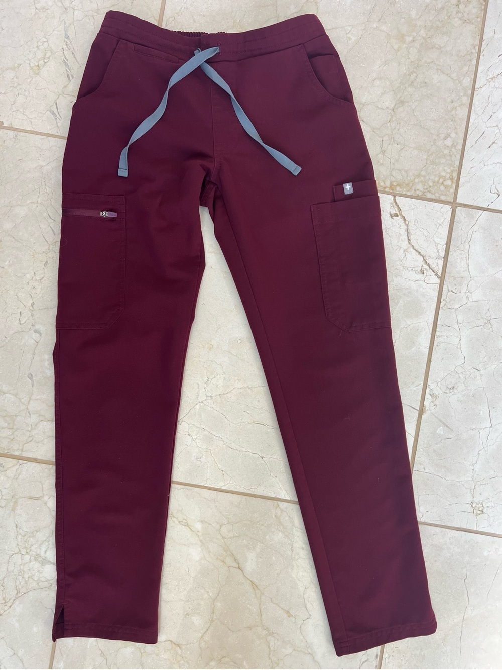 FIGS Yola Slim Cargo Scrub Pants Burgundy Maroon Nurse Workwear Pants XXS Petite